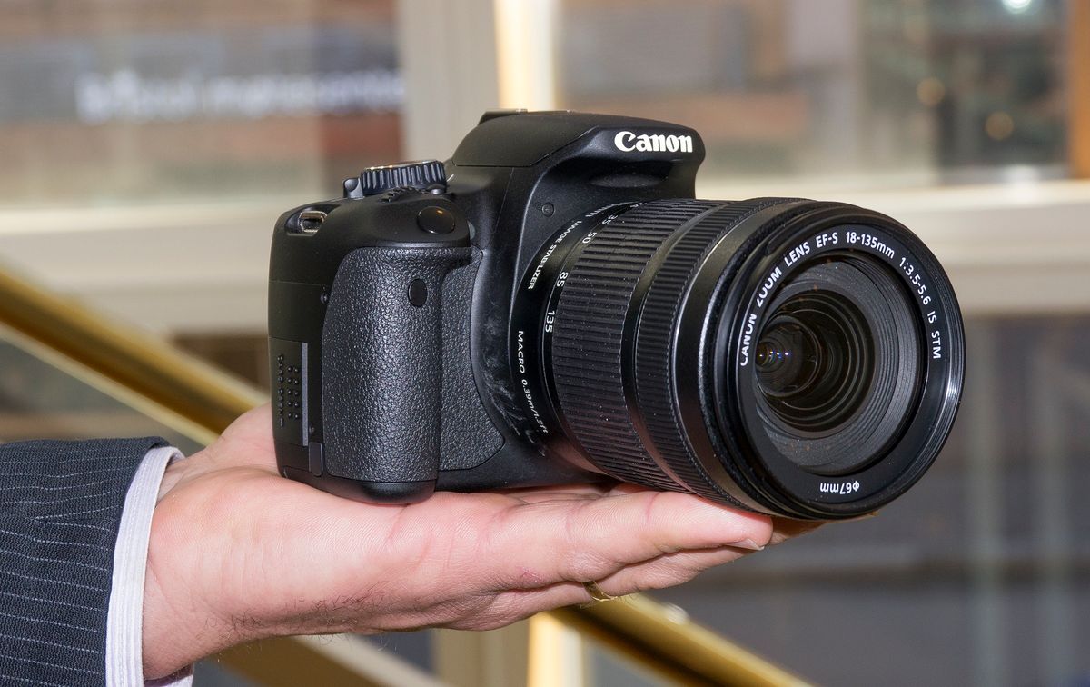 Canon fornyer storselgeren Tu.no Canon EOS 650D m18 135mm IS STM objektiv Systemkamera